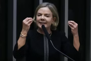A atual presidente do PT, Gleisi Hoffmann, pode ir para a secretária-geral