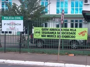 Sinpol espalhou faixas contra a reforma da Previdência em todas as delegacias do DF