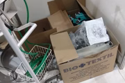 Caixas na retirada de materiais do HCamp de Águas Lindas de Goiás