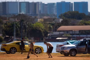 Pessoas também praticaram esporte