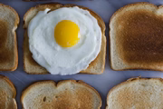 O pão de forma é bem semelhante ao pão caseiro, mudando apenas a forma de assar