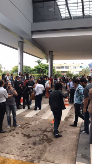 Pessoas que evacuaram edifícios no Setor Comercial Sul