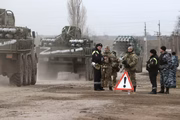 Os militares da Ucrânia afirmaram que destruíram quatro tanques russos em uma estrada perto da cidade de Kharkiv, no leste do país, e mataram 50 soldados dos inimigos na região de Luhansk Os militares da Ucrânia afirmaram que destruíram quatro tanques russos em uma estrada perto da cidade de Kharkiv, no leste do país, e mataram 50 soldados dos inimigos na região de Luhansk