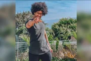 Após ter sido puxado para o paredão pela cantora Naiara Azevedo, o bailarino Luciano Estevan recebeu 49,31% dos votos do público e foi o primeiro eliminado do Big Brother Brasil 22. Luciano fazia parte do elenco pipoca e, além de Naiara, enfrentou a manicure Natália Deodato na berlinda