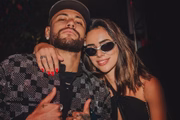 Bruna Biancardi e Neymar posam juntos