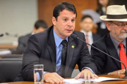 Senador Reguffe teve a candidatura ao governo do DF barrada pelo União Brasil, sigla controlada por Anderson Torres no DF