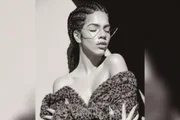 Cantora nata, a voz da atriz chamou atenção no projeto Poesia Acústica, que reúne nomes do rap, do funk e de outros estilos musicais 