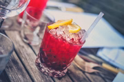 Os hedonistas taurinos gostam de beber bem e com sofisticação. A dica é a caipirinha de vinho, com vinho tinto, cachaça, limão, gelo e açúcar a gosto