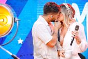 O casal no Chá Revelação da filha