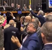 Deputado filma grupo de oposição e ameaça entrar com representação na Comissão de Ética