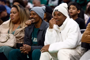 Endrick assiste a jogo da NBA