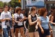A partir das 15h30, os candidatos poderão sair dos locais de prova, mas sem o caderno de questões, que só será liberado após as 18h