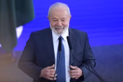 Lula passou por cirugia no quadril e nas pálpebras em 29 de setembro