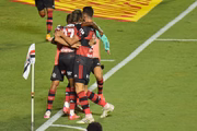 Jogadores comemoram o gol no Morumbi