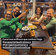 Margareth Serrão, Danilo Nascimento e amigos posam em bar