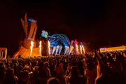 Na lista de shows do Na Praia, que teve início em 2 de julho, estão nomes como Jorge & Mateus, Xand Avião, Ferrugem, Ludmilla, Xamã, entre outros