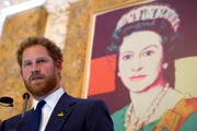 Eles se conheceram na capital britânica por intermédio do amigo em comum Markus Anderson