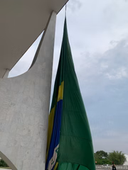 Ventos fortes desgataram a peça