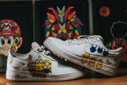 O ala Rafa Moreira, do Brasília, passou recentemente a personalizar tênis de jogo e de passeio. A ideia dele é dar uma cara única aos calçados dos amigos, com um toque próprio de arte.Foto: Vinícius Santa Rosa/Metrópoles