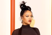 Rihanna é cantora e compositora
