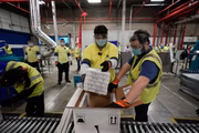 Vacina da Pfizer embalada nos EUA