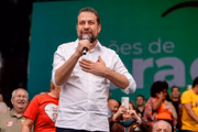 O candidato Guilherme Boulos (PSol) durante comício 