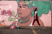 "Aqui tem essa coisa da cidade, do cerrado, da mistura de várias regiões do Brasil em um lugar só", afirma a artista