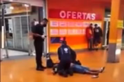 Um vídeo mostra as agressões
