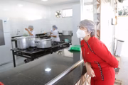 A Secretária de Educação do DF, Hélvia Paranaguá, acompanhou o retorno no CEM n°1, no Guará