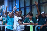 Palmeirenses esperam a chegada do time em frente ao Hotel Grand Mercury