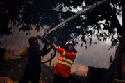 Bombeiros combateram o incêndio durante três dias