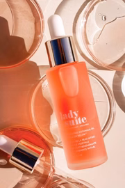 Óleo rejuvenescedor - Lady Suite Beauty (US$ 46). Um <i>blend</i> de diversos ativos naturais previne a secura e evita irritação. Um dos itens da composição é óleo de laranja, que teria propriedades fungicidas. À venda em <a href="ladysuitebeauty.com" target="_blank">Lady Suite</a>