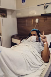 Foto tirada no hospital antes da cirurgia 