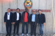 Tuta (à esquerda) exerceu cargo de adido no Consulado de Moçambique