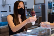 Fazem parte do cardápio opções deliciosas de sorvetes. Ao todo são 32 sabores
