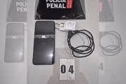 Celular e carregador