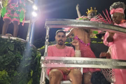 Thiago Marques, motorista de aplicativo que foi preso injustamente no Rio, desfilou no Carnaval carioca pela Mangueira