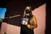 Na foto, a mãe e uma irmã de Thamires. Ambas morreram de Covid-19