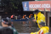 Resgate de moradores no Rio Grande do Sul