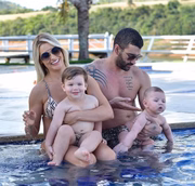 Eles tem dois filhos 
