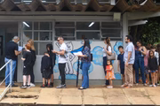 Fila para vacinação de crianças contra dengue em posto de saúde no Cruzeiro Novo (DF)