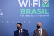 O vice-presidente Hamilton Mourão, e o ministro-chefe da Casa Civil, Luiz Eduardo Ramos, durante evento no Palácio do Planalto
