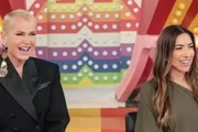 Xuxa e Patrícia Abravanel se divertiram no palco do Programa Silvio Santos