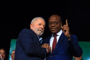 Lula quer uma mulher negra para o lugar de Silvio Almeida
