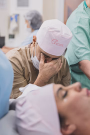 Graciele Lacerda e Zezé Di Camargo se emocionam com a chegada de Clara