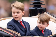 Príncipe George e príncipe Louis no Trooping the Colour