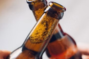 Um mês sem beber álcool pode ser o suficiente para melhorar o sono, perder peso e manter a hidratação corporal