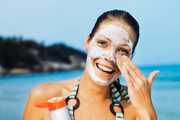 Segundo a dermatologista, o protetor solar é a etapa mais importante da rotina de skincare