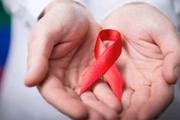 <b>Aids -</b>é causada pelo vírus HIV e faz com que o sistema imunológico perca a capacidade de defender o organismo. Ainda não tem tratamento conhecido que seja eficaz.
