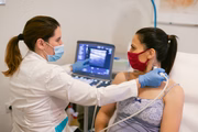 O reconhecimento deste nódulo precocemente pode salvar a vida da pessoa e a palpação da tireoide é fundamental para isso. Uma vez identificado o nódulo, o endocrinologista solicitará uma série de exames complementares para confirmar a presença ou não do câncer